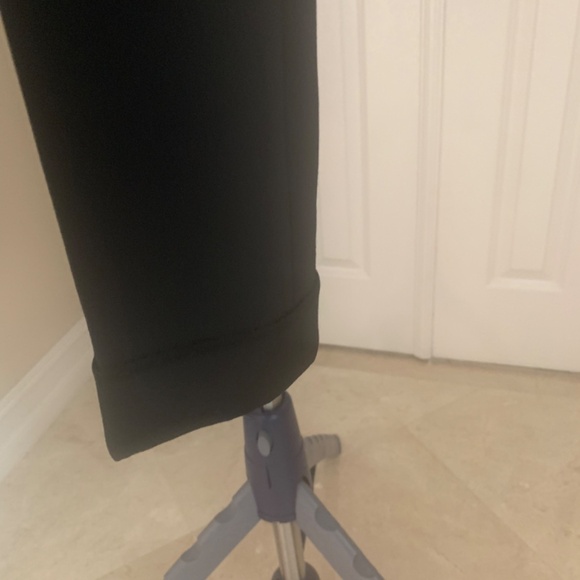 BCBG Maxazria Black Cuffed Crop Pants sz 6 - Picture 2 of 7